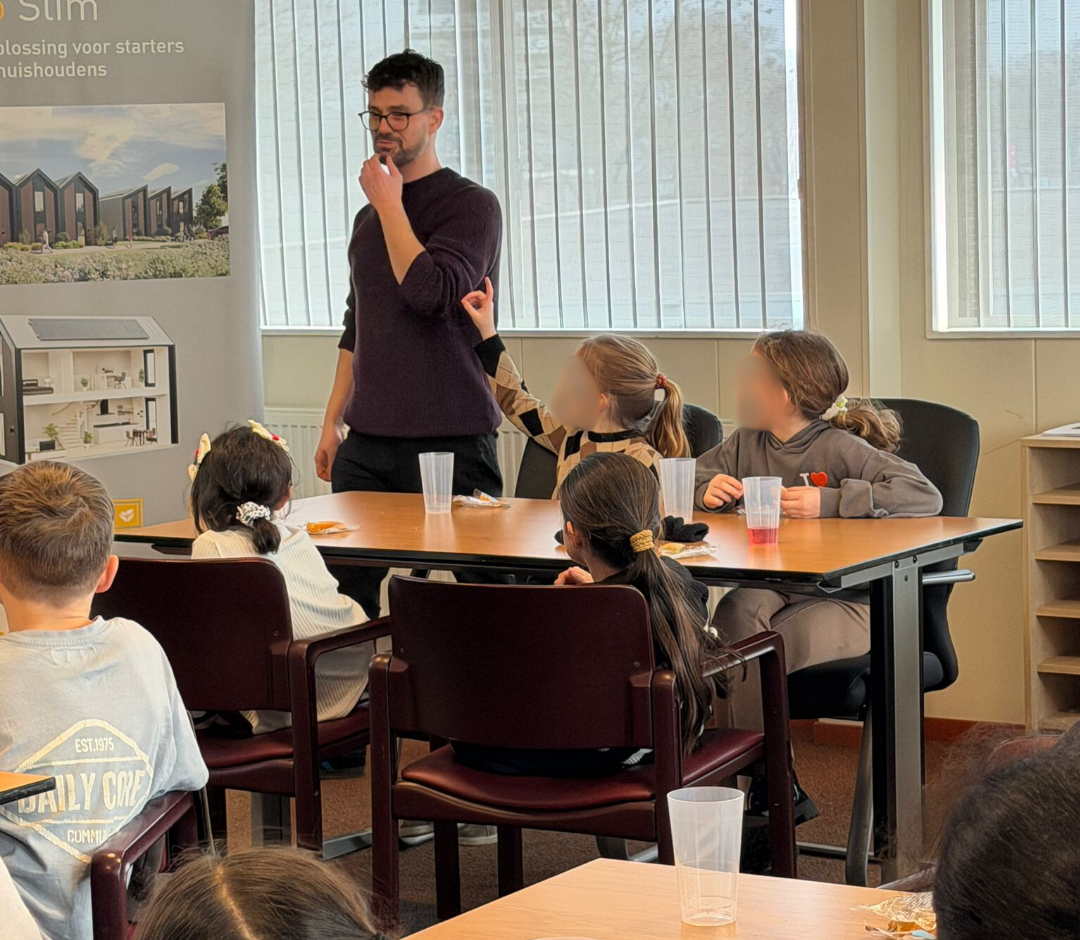 Symo Bouw bezoek leerlingen